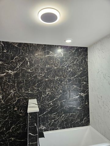 8548 S Essex Avenue, Chicago, IL 60617