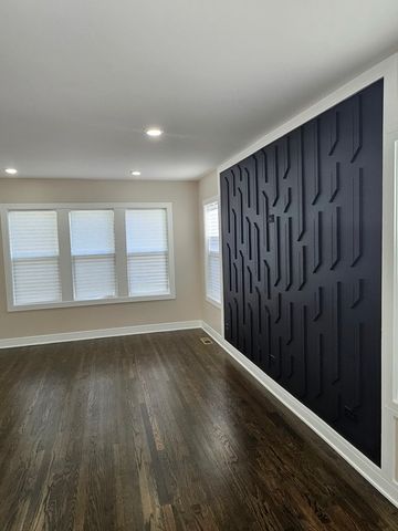 8548 S Essex Avenue, Chicago, IL 60617