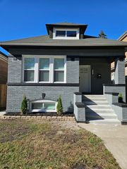 8548 S Essex Avenue, Chicago, IL 60617