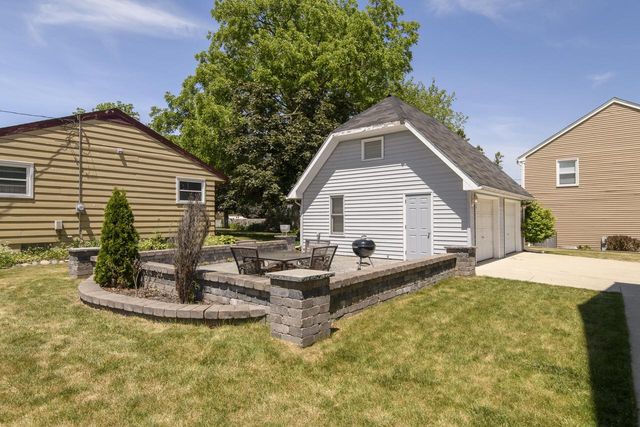 700 Chicago AVENUE, Waukesha, WI 53188