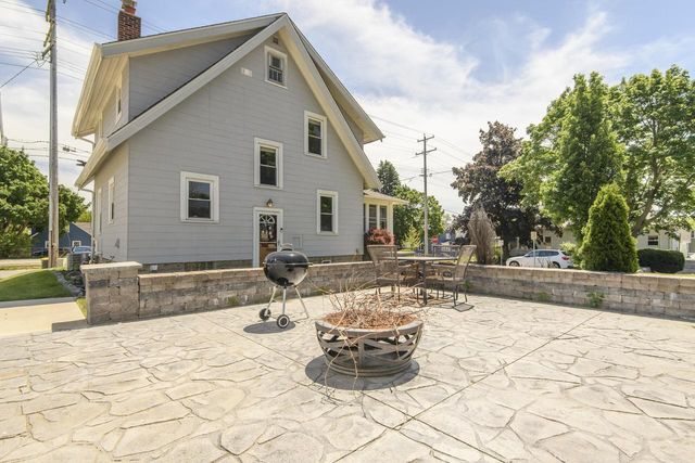 700 Chicago AVENUE, Waukesha, WI 53188