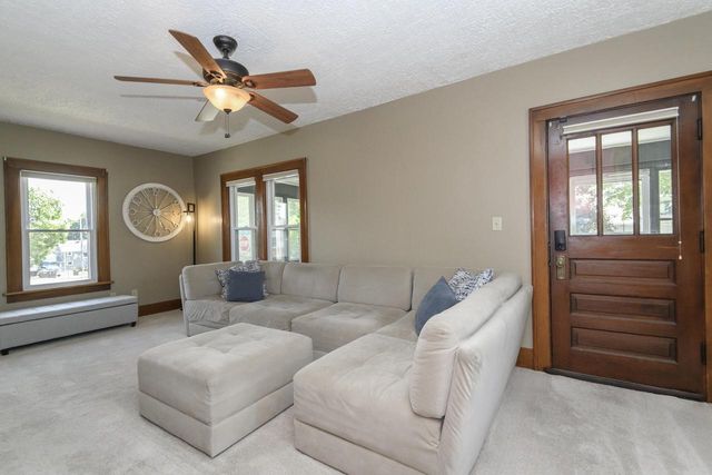 700 Chicago AVENUE, Waukesha, WI 53188