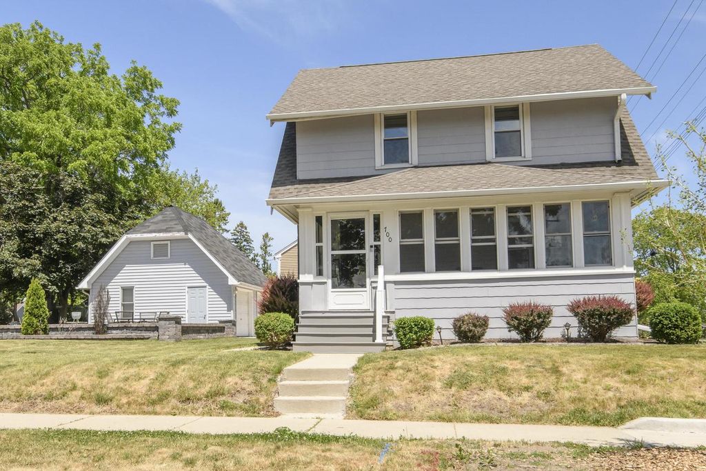 700 Chicago AVENUE, Waukesha, WI 53188