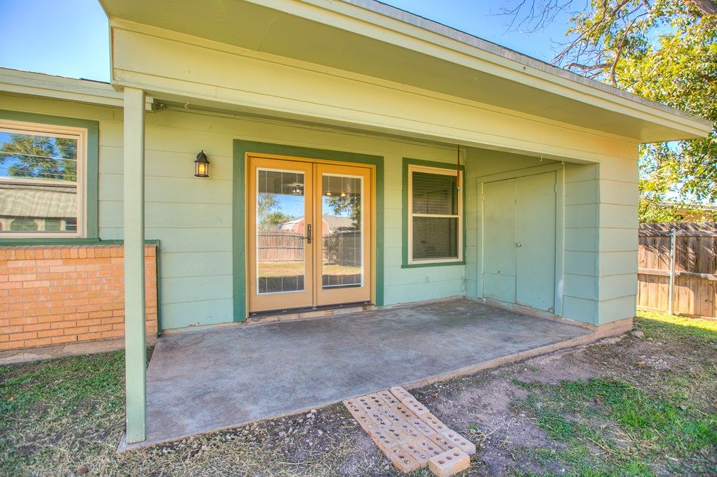 Image 32 of property listing at 122 Norwood Dr, San Angelo, TX 76903