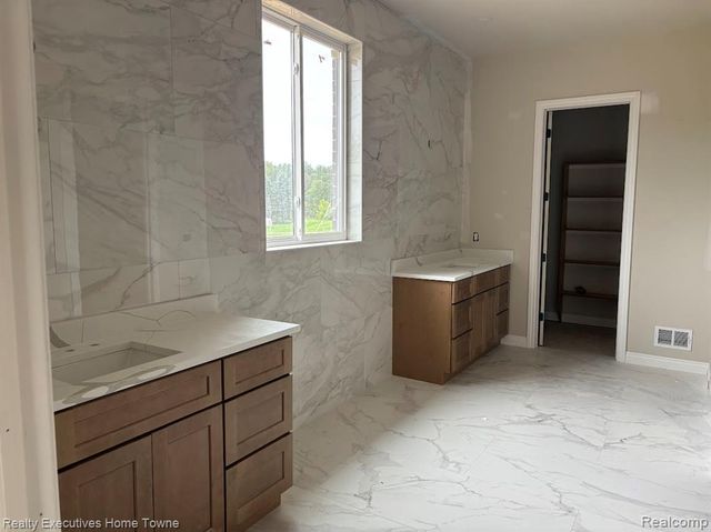 66930 Dorothy Trail, Washington, MI 48095