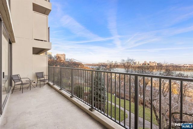 3 Horizon G-11, Fort Lee, NJ 07024