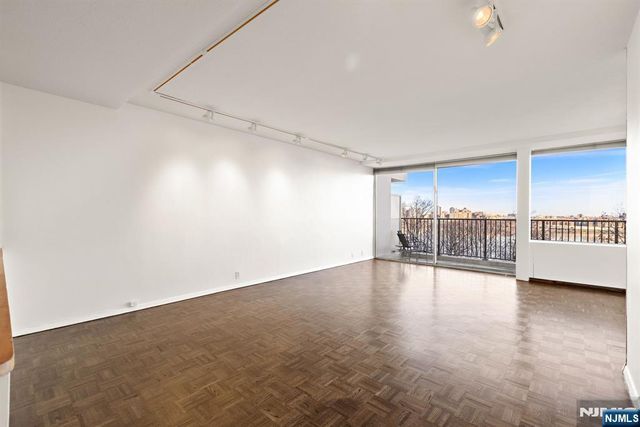 3 Horizon G-11, Fort Lee, NJ 07024