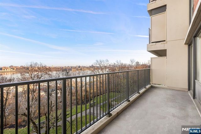 3 Horizon G-11, Fort Lee, NJ 07024