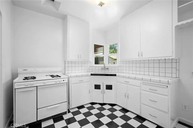 6723 Hazeltine, Van Nuys, CA 91405