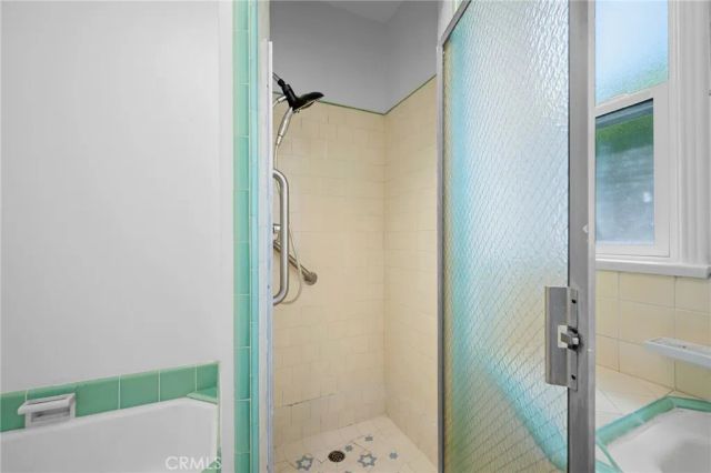 6723 Hazeltine, Van Nuys, CA 91405
