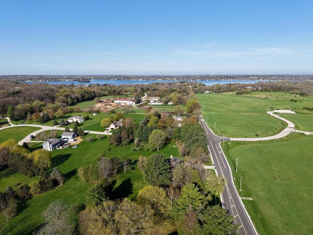 2221 Highway 83, Hartland, WI 53029