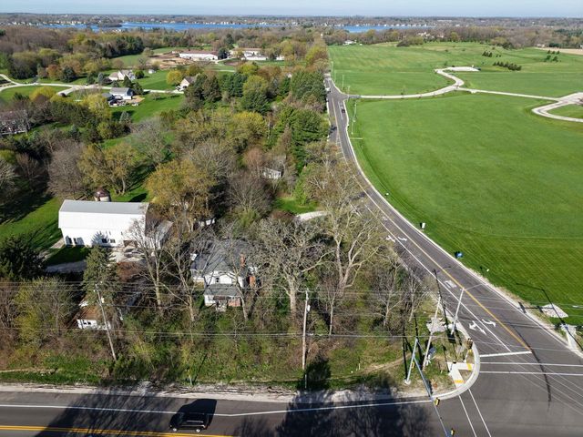 2221 Highway 83, Hartland, WI 53029