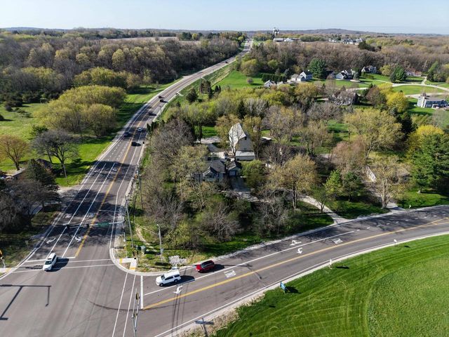 2221 Highway 83, Hartland, WI 53029