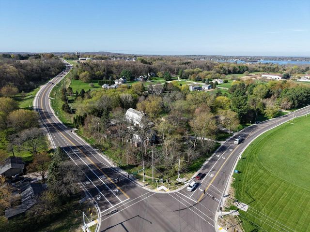 2221 Highway 83, Hartland, WI 53029