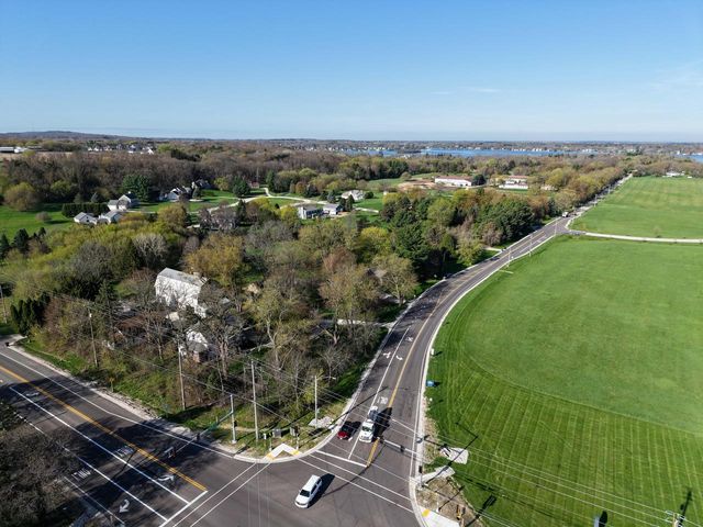 2221 Highway 83, Hartland, WI 53029