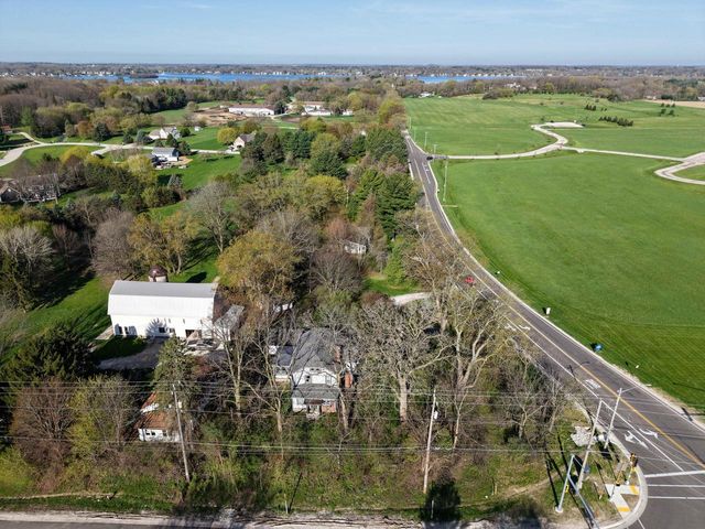 2221 Highway 83, Hartland, WI 53029