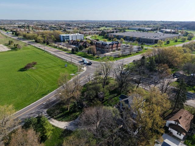 2221 Highway 83, Hartland, WI 53029