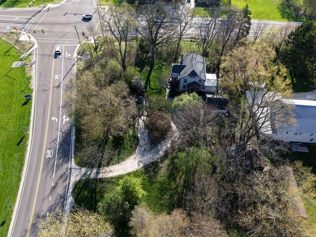 2221 Highway 83, Hartland, WI 53029