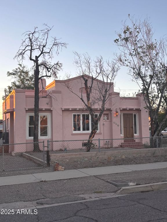 141 W LA MINA Avenue, Ajo, AZ 85321