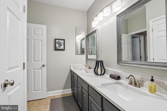 26 RAINTREE DR, Sicklerville, NJ 08081
