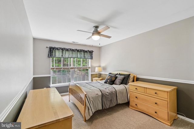 26 RAINTREE DR, Sicklerville, NJ 08081