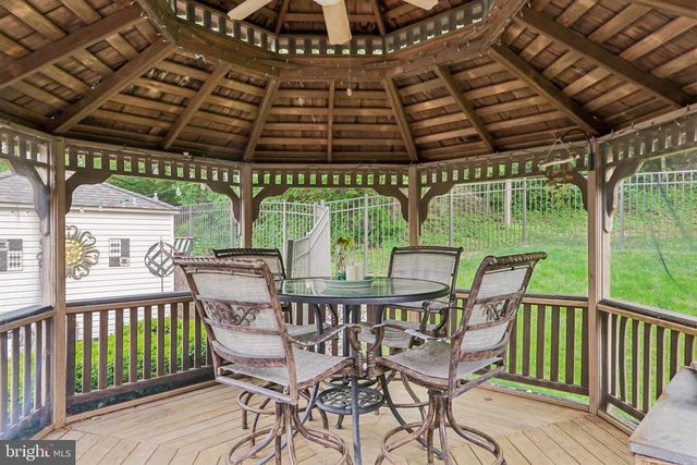 26 RAINTREE DR, Sicklerville, NJ 08081