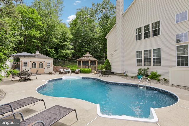 26 RAINTREE DR, Sicklerville, NJ 08081