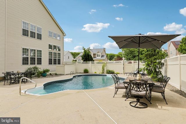 26 RAINTREE DR, Sicklerville, NJ 08081