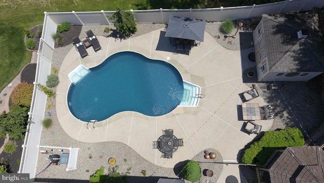 26 RAINTREE DR, Sicklerville, NJ 08081