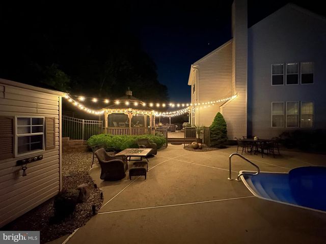 26 RAINTREE DR, Sicklerville, NJ 08081