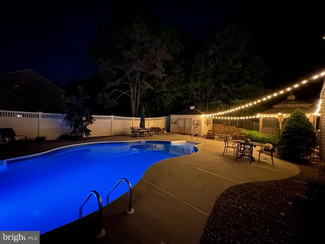 26 RAINTREE DR, Sicklerville, NJ 08081