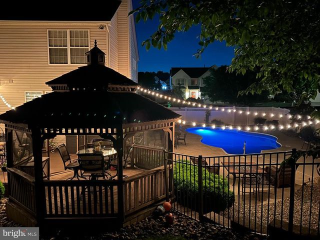 26 RAINTREE DR, Sicklerville, NJ 08081