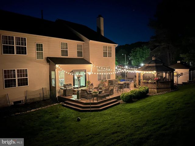 26 RAINTREE DR, Sicklerville, NJ 08081