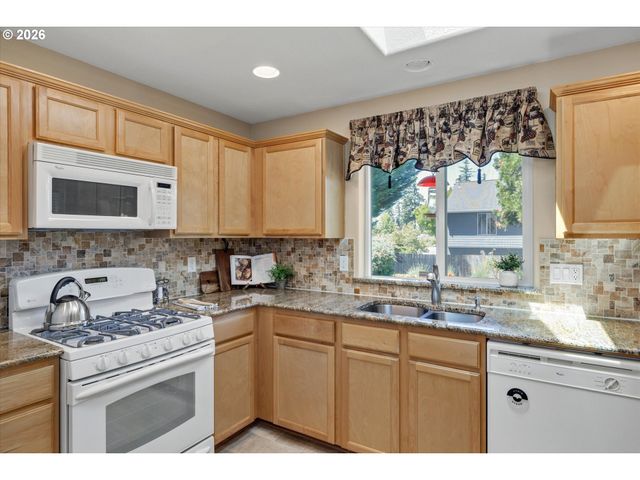 15057 SPYGLASS Ln, Oregon City, OR 97045