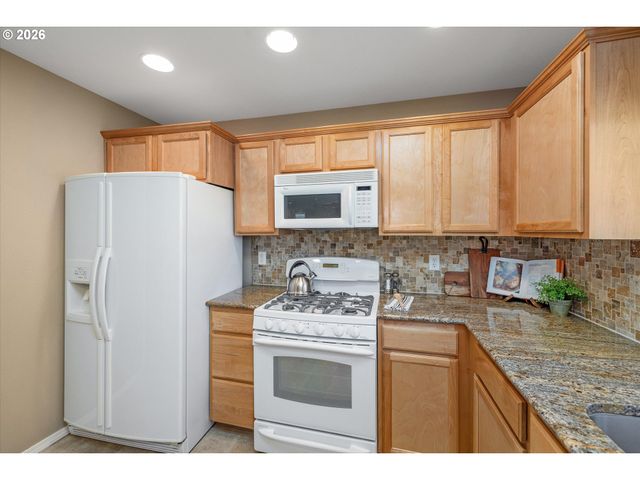 15057 SPYGLASS Ln, Oregon City, OR 97045