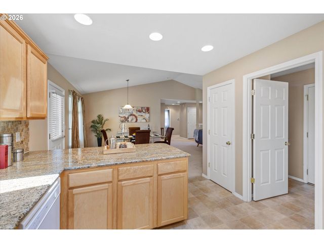 15057 SPYGLASS Ln, Oregon City, OR 97045