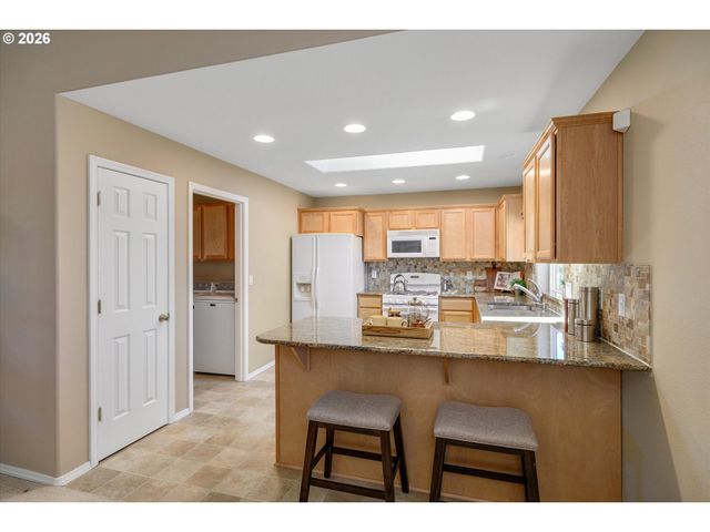 15057 SPYGLASS Ln, Oregon City, OR 97045