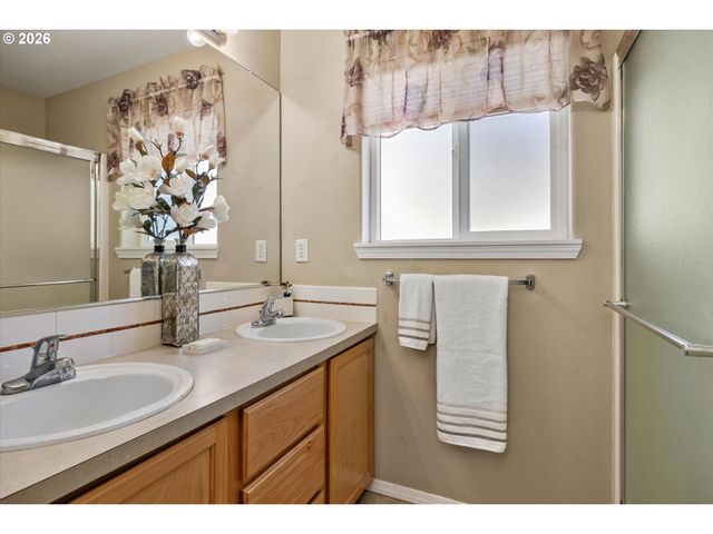 15057 SPYGLASS Ln, Oregon City, OR 97045