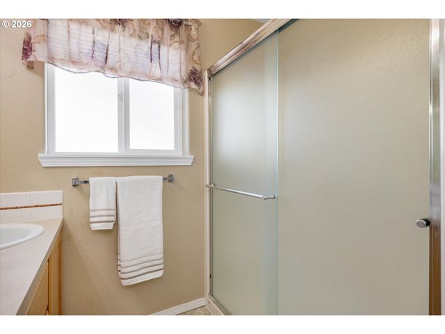 15057 SPYGLASS Ln, Oregon City, OR 97045