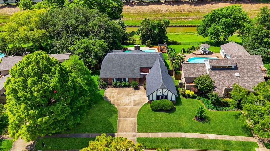 3931 Pleasant Valley Drive, Missouri City, TX 77459