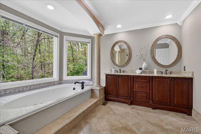 17601 Burnham Court, Chesterfield, MO 63005
