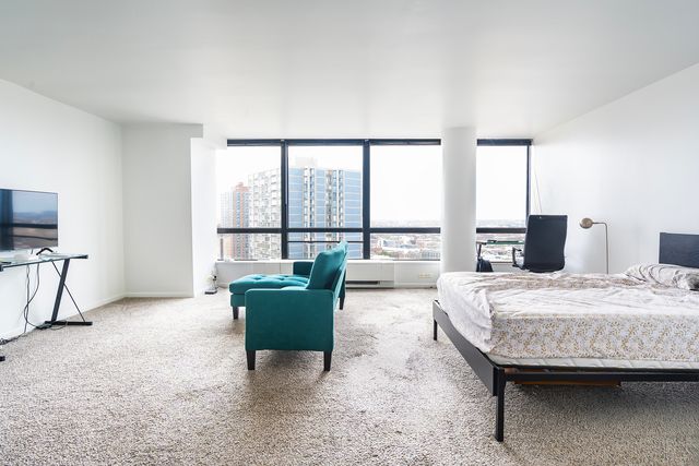 5415 N SHERIDAN Road 2003, Chicago, IL 60640