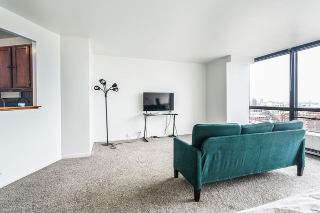 5415 N SHERIDAN Road 2003, Chicago, IL 60640