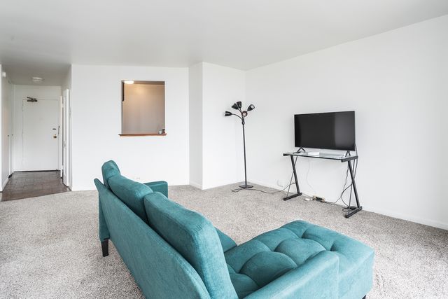 5415 N SHERIDAN Road 2003, Chicago, IL 60640