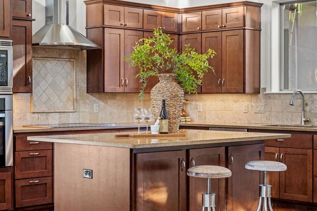 744 Canna Lily CIR, Driftwood, TX 78619