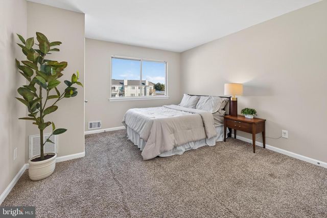 909 WOODCHIP RD, Lumberton, NJ 08048