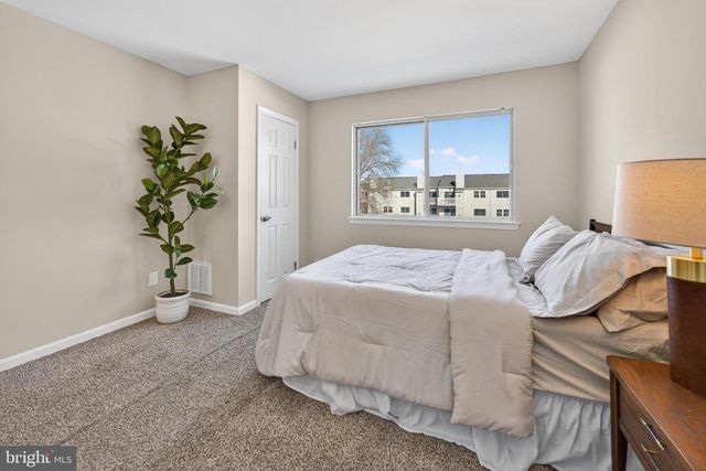 909 WOODCHIP RD, Lumberton, NJ 08048