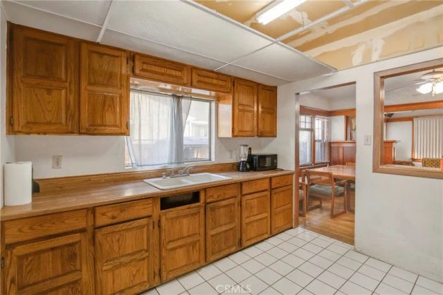 3940 Denker, Los Angeles, CA 90062