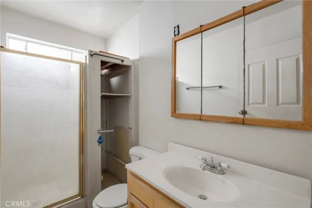 3940 Denker, Los Angeles, CA 90062