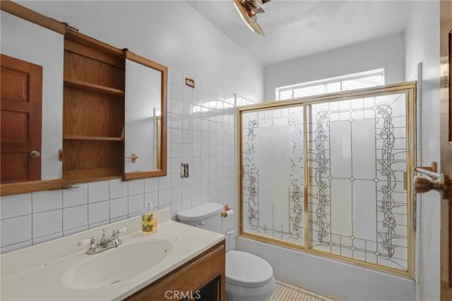 3940 Denker, Los Angeles, CA 90062